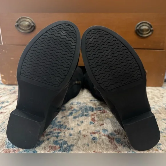 Luichiny Women's Pom A Grant Riding Boot
Pet free smoke free size 8 - Picture 4 of 4